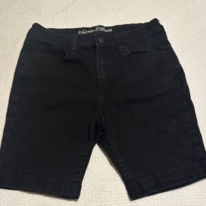 Universal Thread Black Jean Shorts Size 8/29
